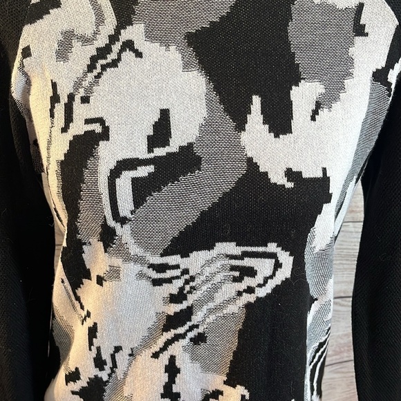Peace of Cloth Sweater Abstract Design Black & White Size XS - Picture 2 of 9